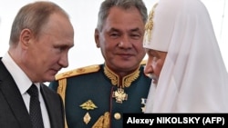 Prezident Vladimir Putin (solda), müdafiə naziri Sergey Şoyqu və Patriarx Kirill