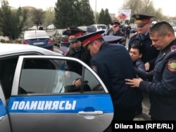 Полицейлердің Наурыз мерекесіндегі ұстауы. Шымкент. 22 наурыз, 2019 жыл