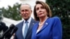 Nümayəndələr Palatasının demokrat spikeri Nancy Pelosi (sağda) və senator Chuck Schumer 