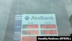 Banklar dolları daha baha satır - FOTOLAR