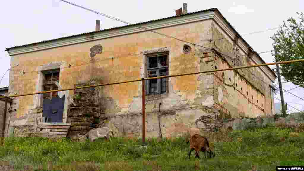 З тильного боку пошти