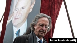 Peter Handke Slobodan Milosevic-in dəfnində