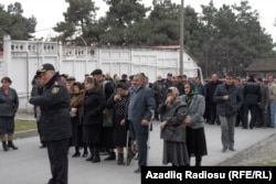 Məhbusların yaxınları məhkəmə qarşısında - 17 mart 2014