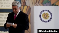 Armenia - President Serzh Sarkisian is about to cast a ballot in a presidential election, Yerevan, 18Feb2013.