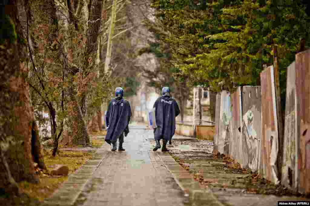 İsmayıllının mərkəzini nəzarət altında saxlayan Çevik Alay Polis dəstəsi