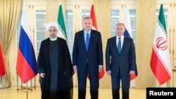 (sağdan) İran Prezidenti Hassan Rouhani, Türkiyə lideri Recep Tayyip Erdogan və Rusiya Prezidenti Vladimir Putin 