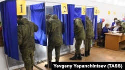 Servicemen vote in the 2021 Russian parliamentary election at polling station No 202 at secondary school No 10 in the village of Peschanka